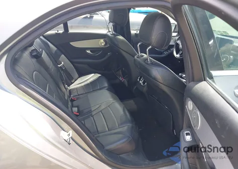 2015 Mercedes-Benz C 300 4Matic/Luxury 4Matic/Sport 4Matic z USA, uszkodzony, nr VIN 55SWF4KB3FU027619